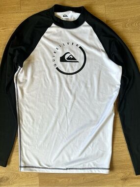 Quiksilver Black and White Long Sleeve Surf Rash Guard